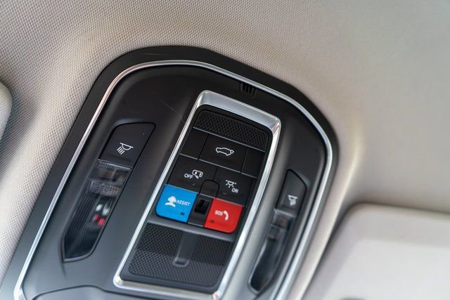 Used 2024 Jeep Grand Cherokee Limited AWD/4WD image 34