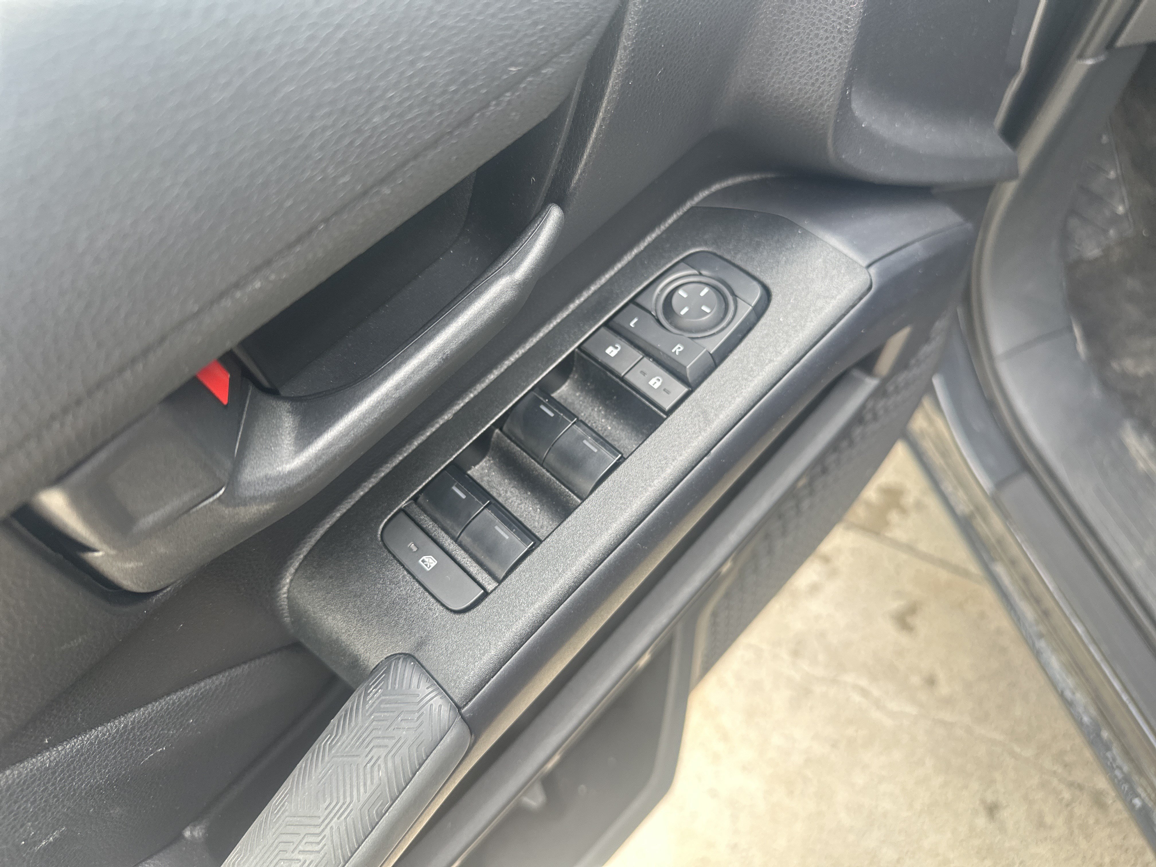 Used 2025 Toyota 4Runner SR5 AWD/4WD image 14