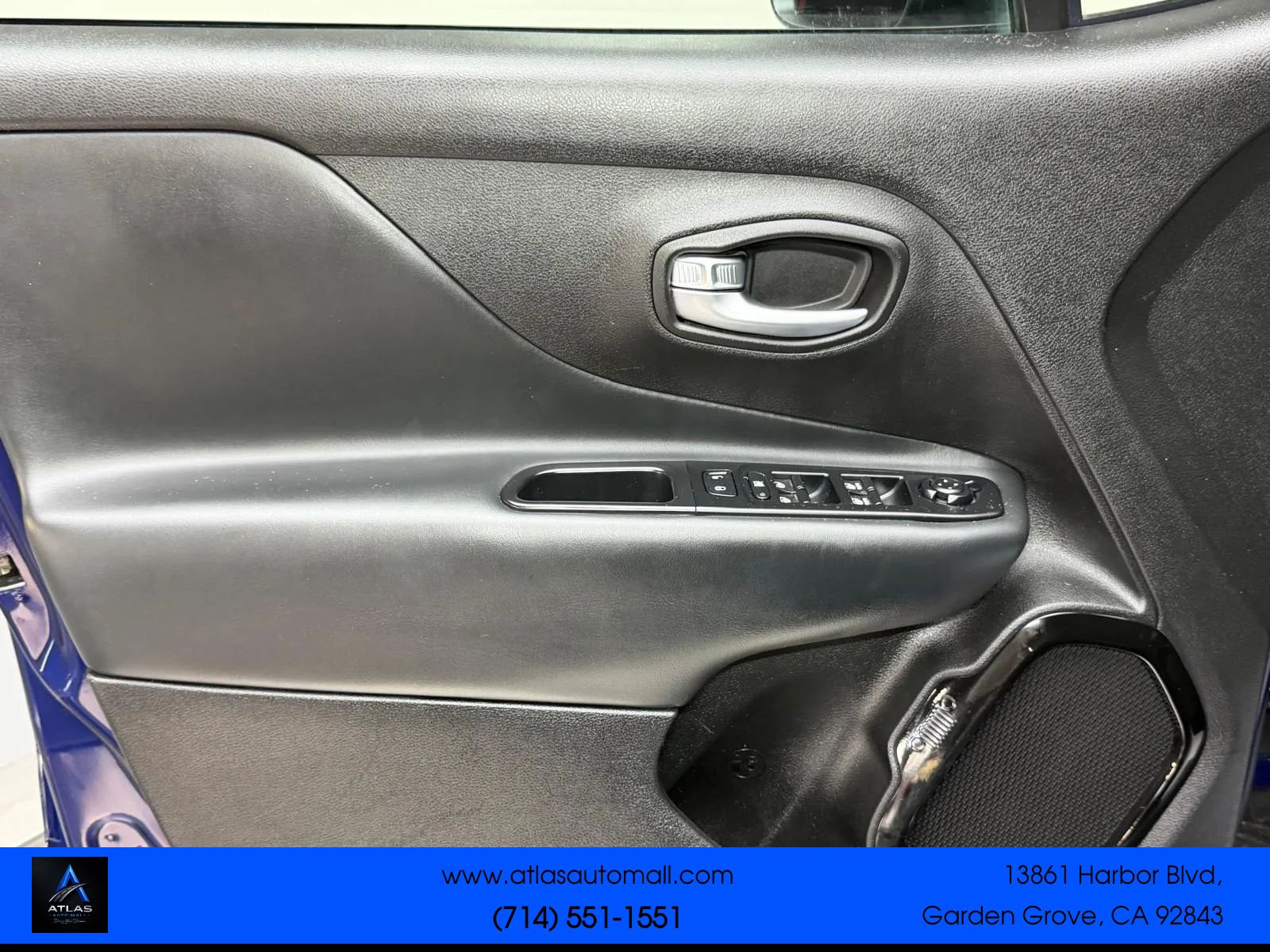 Used 2017 Jeep Renegade Altitude FWD image 11