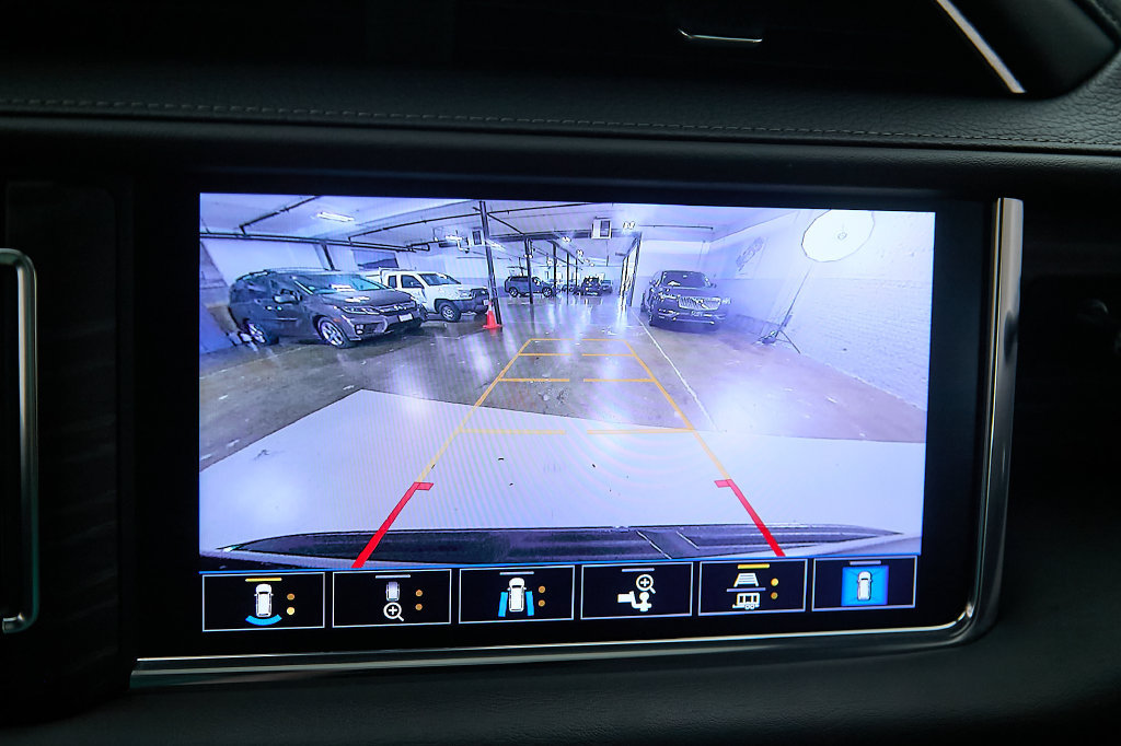 Used 2021 GMC Yukon XL Denali w/ Denali Premium Package AWD/4WD image 39