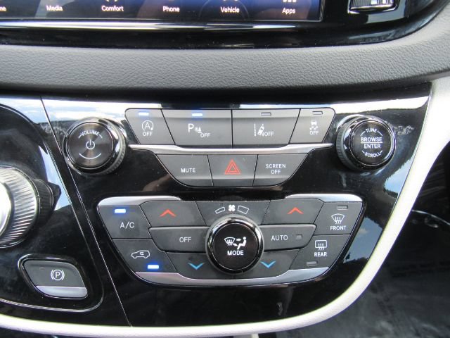 Used 2024 Chrysler Pacifica Touring-L FWD image 49