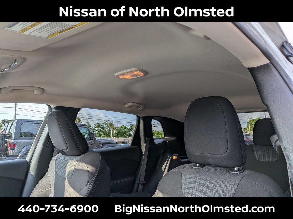 Used 2015 Jeep Cherokee Latitude w/ Cold Weather Group FWD image 21