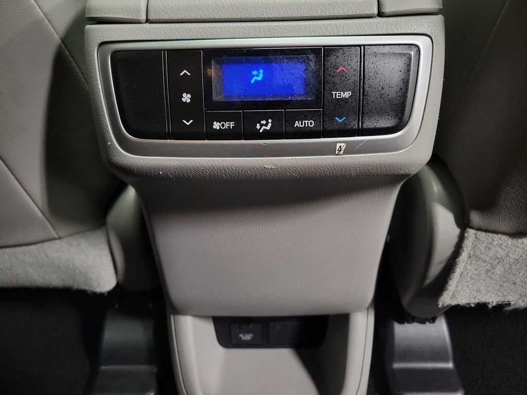 Used 2017 Toyota Highlander Limited image 27