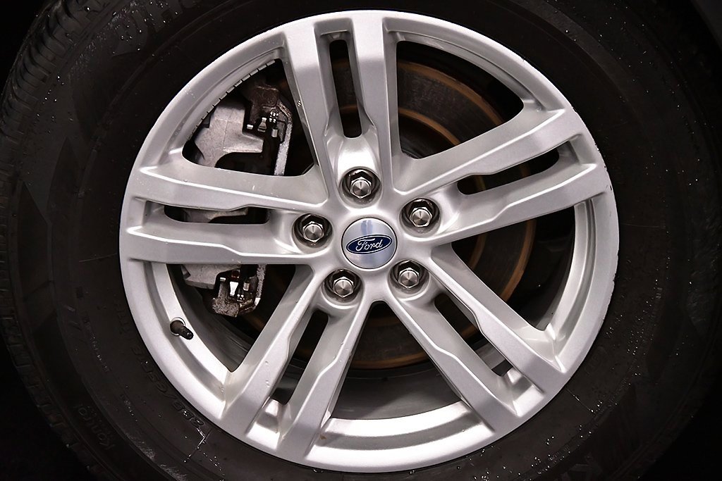 Used 2022 Ford Explorer XLT w/ Equipment Group 202A image 9