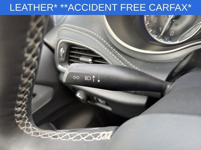 Used 2025 Chrysler Pacifica Limited image 34