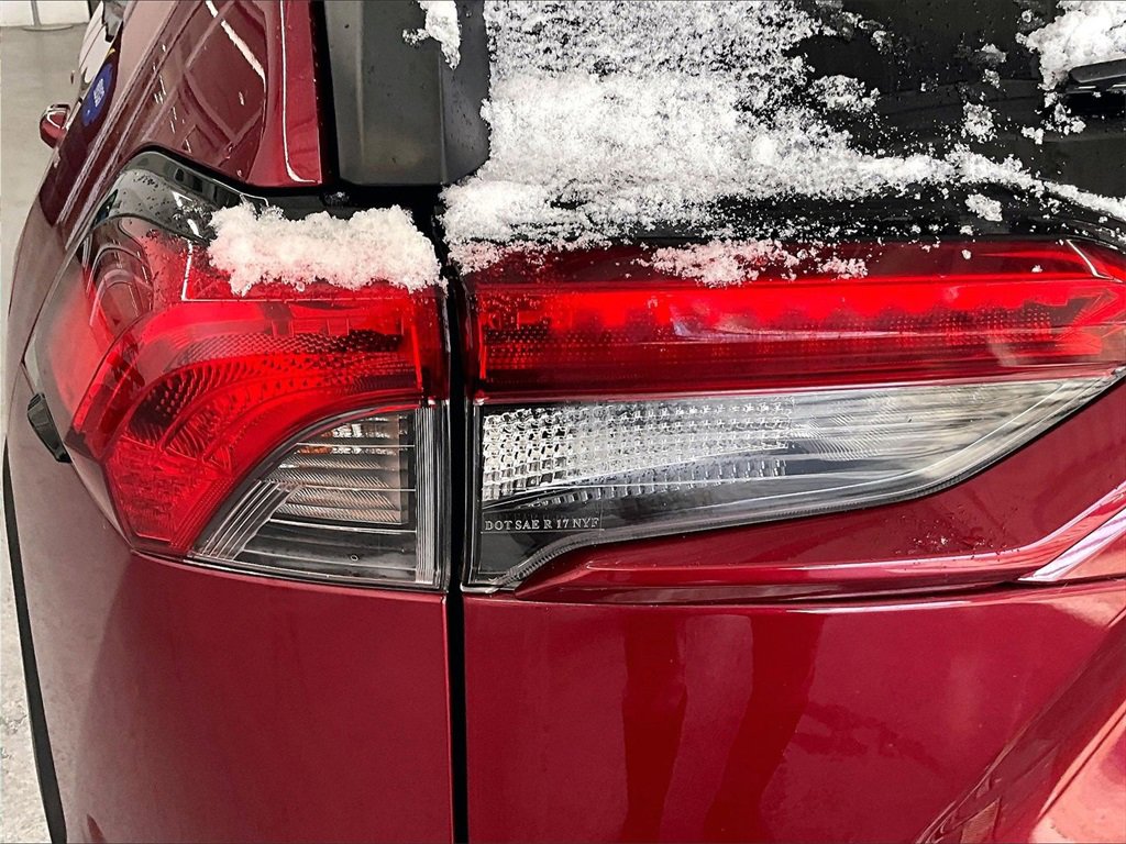 Used 2020 Toyota RAV4 LE w/ All Weather Liner Package image 31