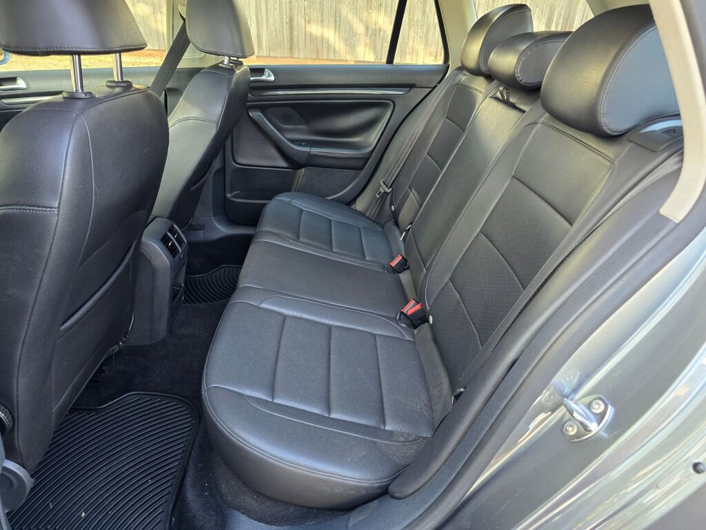 Used 2011 Volkswagen Jetta SE w/ Wheel & Sunroof Pkg image 20