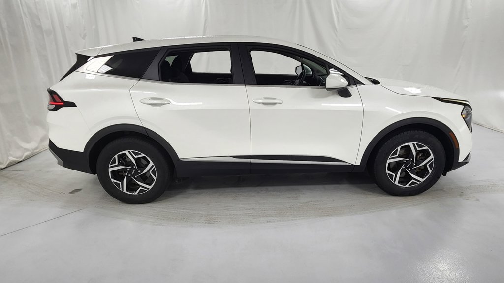Used 2023 Kia Sportage LX FWD image 2