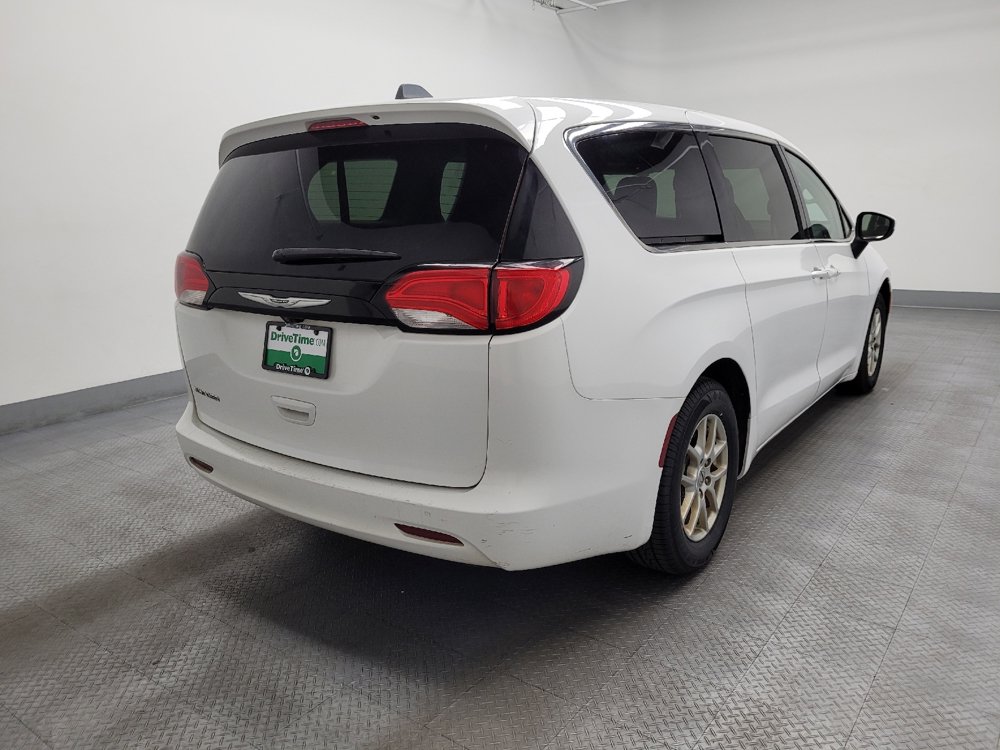 Used 2022 Chrysler Voyager LX FWD image 9