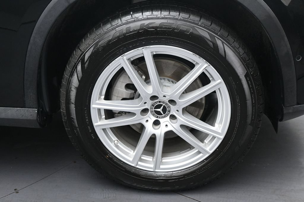 Used 2023 Mercedes-Benz GLC 300 4MATIC w/ Exclusive Trim Package image 32