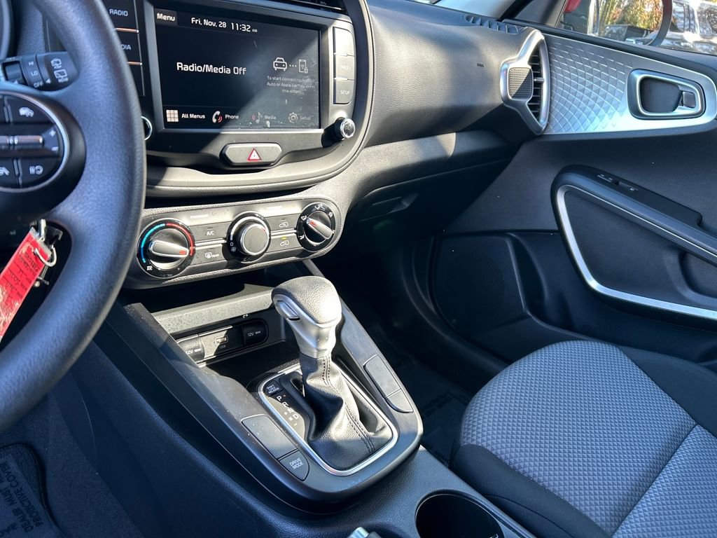 Used 2023 Kia Soul LX image 18