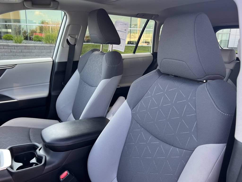 Used 2019 Toyota RAV4 XLE w/ Protection Package FWD image 10
