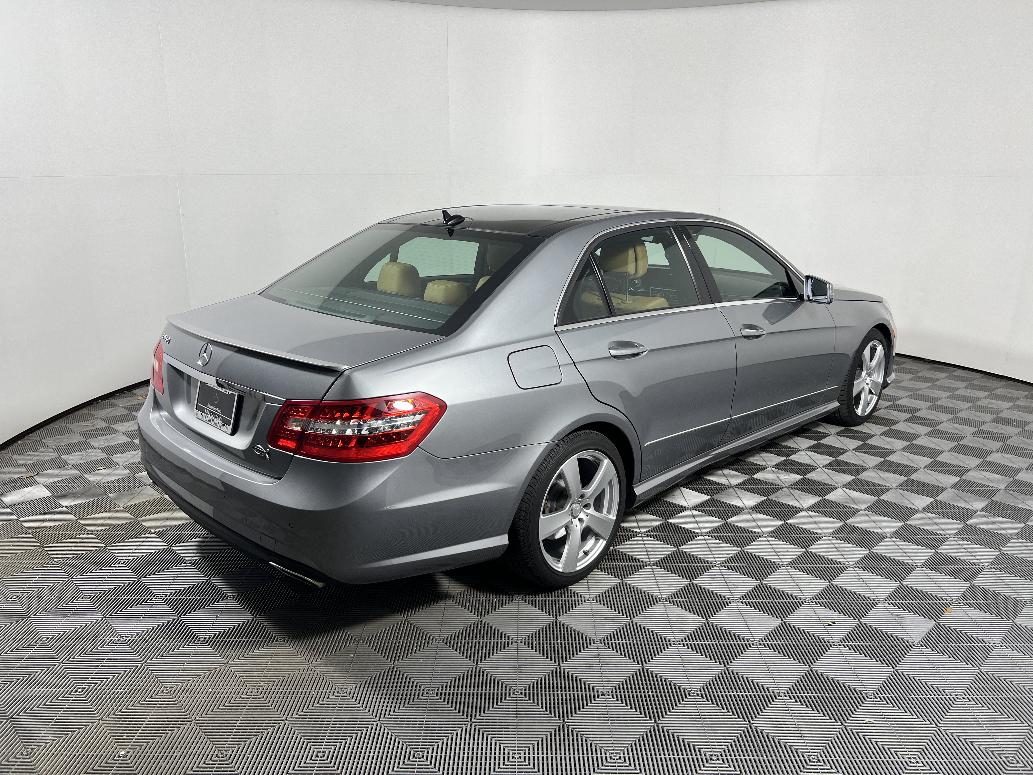 Used 2010 Mercedes-Benz E 350 Sedan image 5