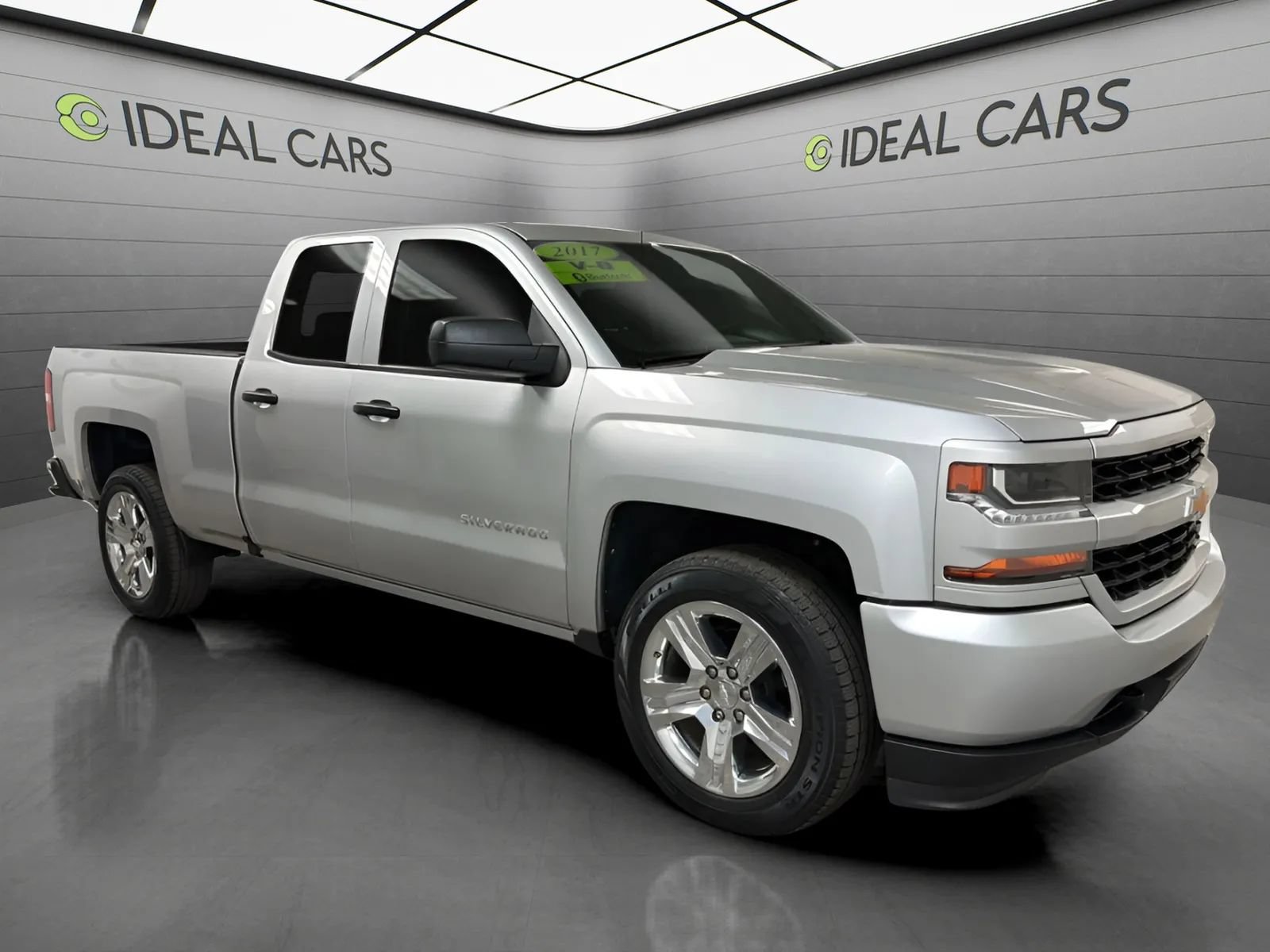 Used 2017 Chevrolet Silverado 1500 Custom w/ Custom Convenience Package RWD image 3