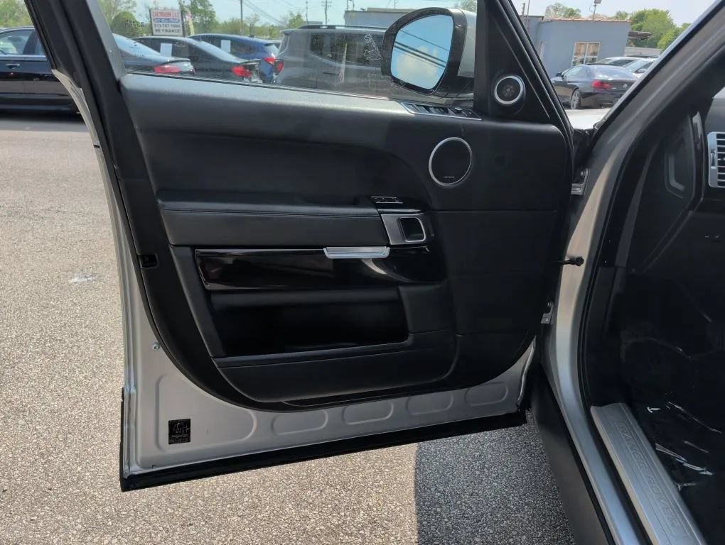 Used 2017 Land Rover Range Rover HSE AWD/4WD image 12