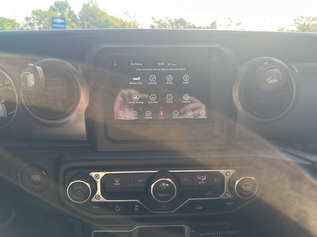 Used 2023 Jeep Gladiator Sport AWD/4WD image 18
