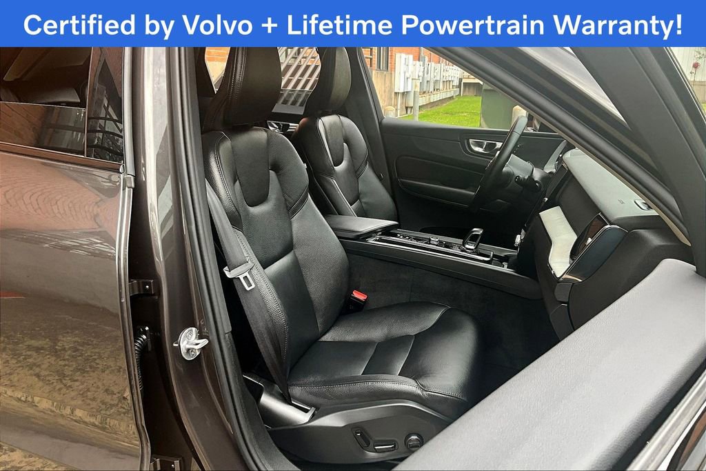 Used 2025 Volvo XC60 B5 Plus image 10