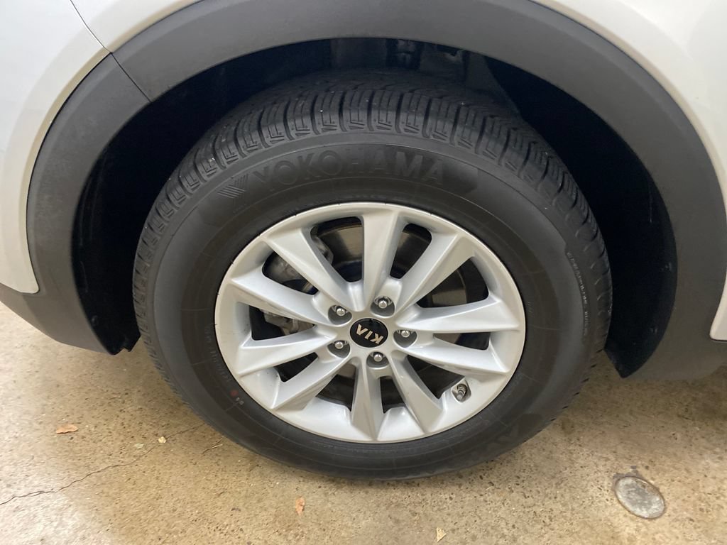 Used 2020 Kia Sorento LX w/ LX I4 Convenience Package AWD/4WD image 17