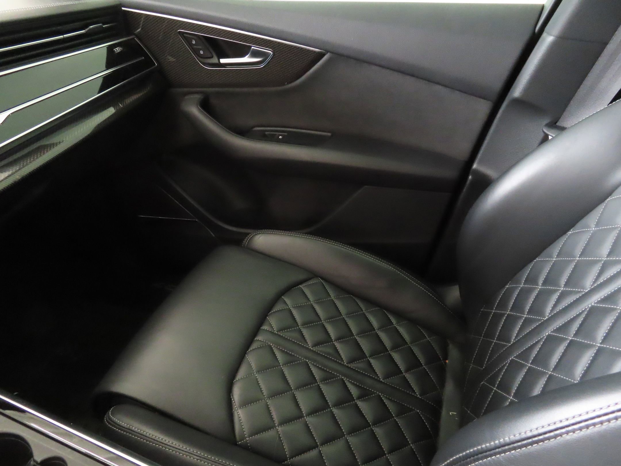 Used 2020 Audi SQ7 Premium Plus w/ SQ7 Black Optic Package AWD/4WD image 20