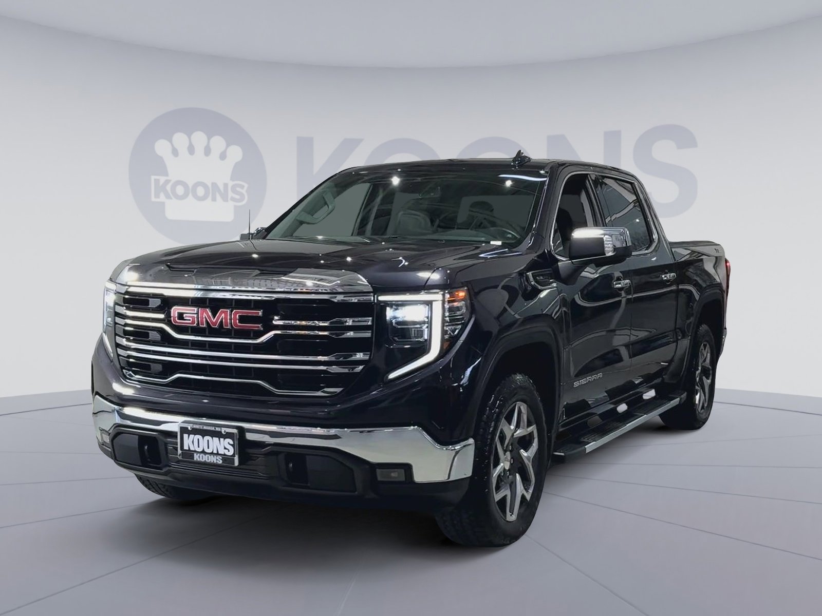 Used 2023 GMC Sierra 1500 SLT w/ SLT Premium Package image 5
