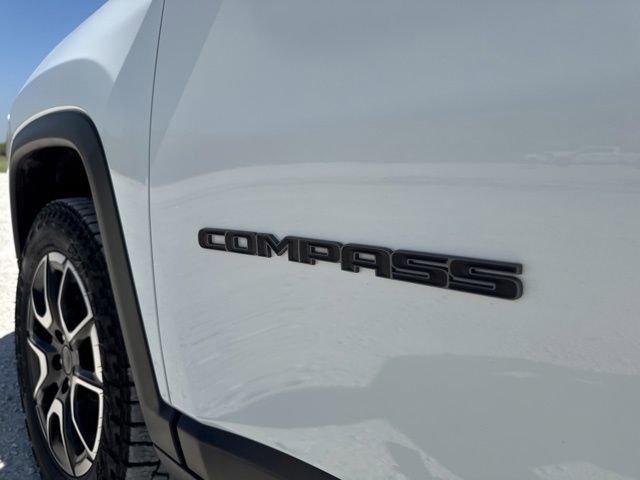 Used 2025 Jeep Compass Trailhawk AWD/4WD image 9