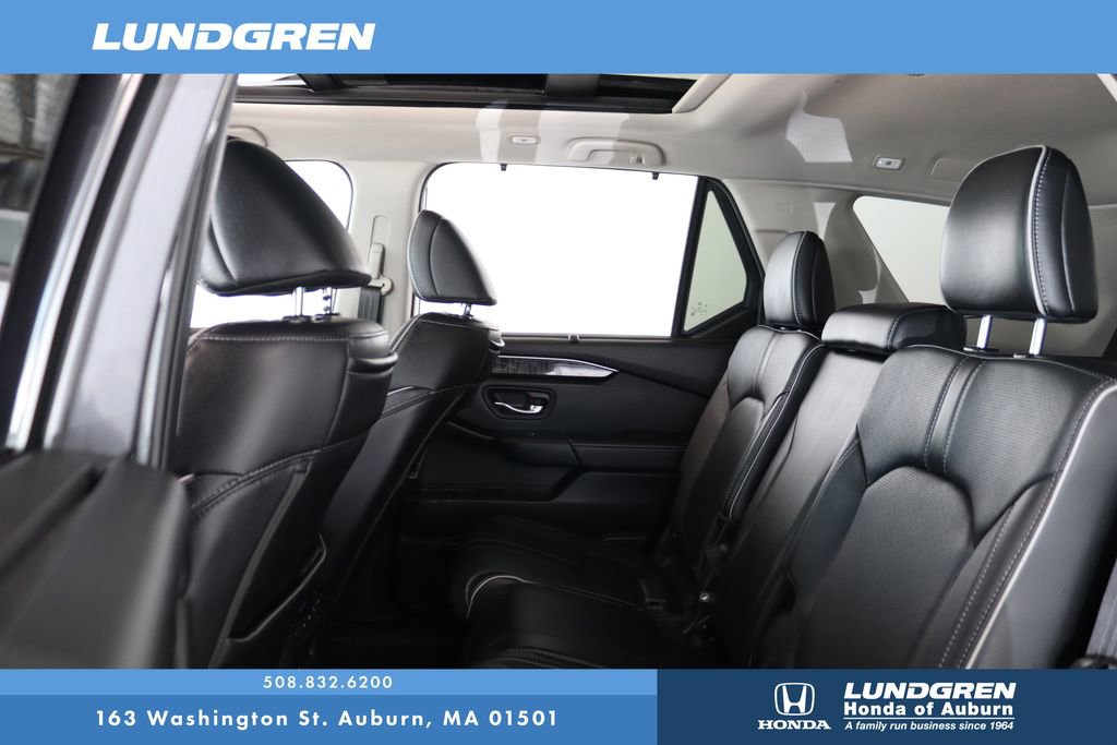 Used 2025 Honda Pilot Elite image 16