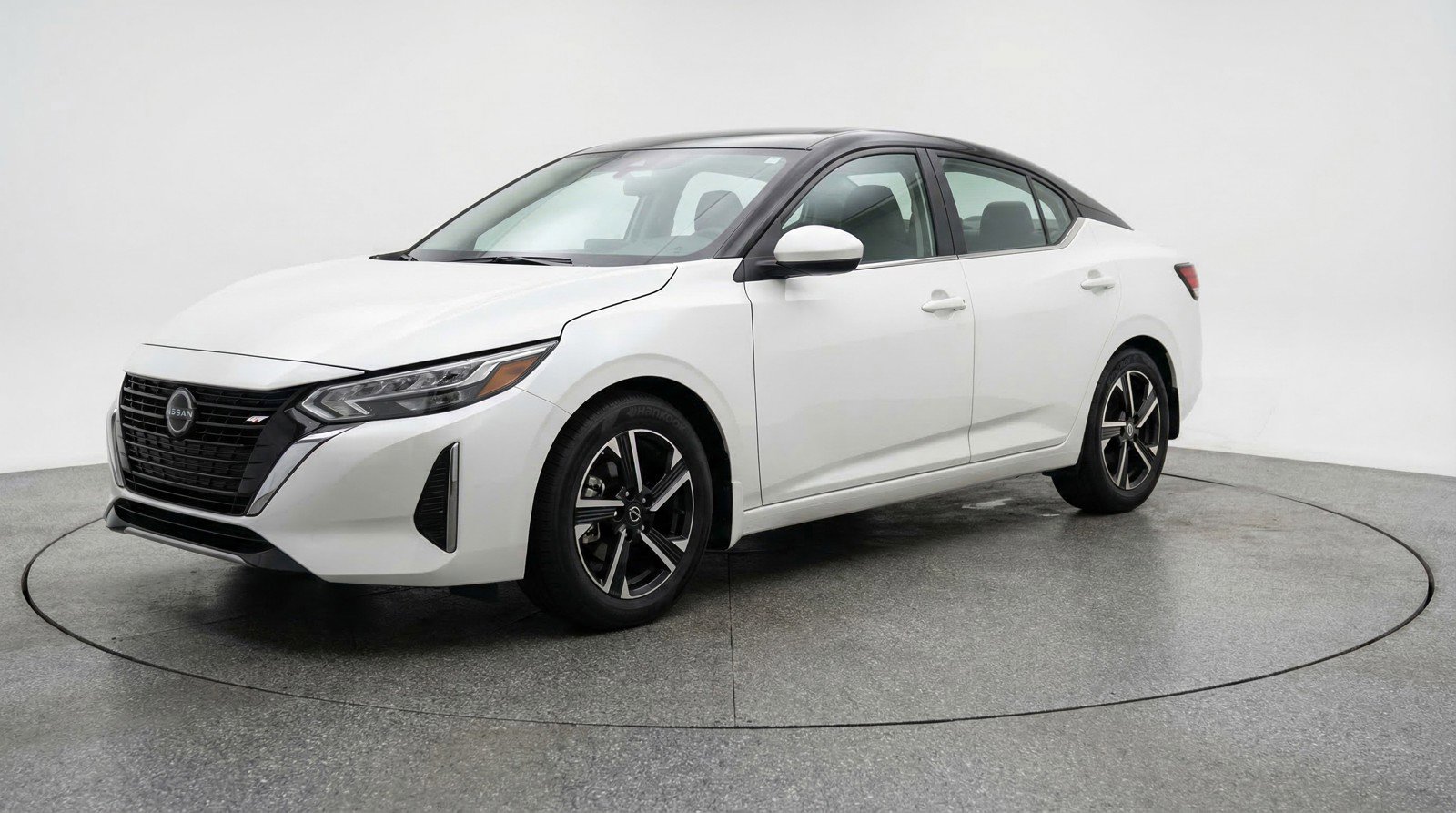 Used 2025 Nissan Sentra SV image 2