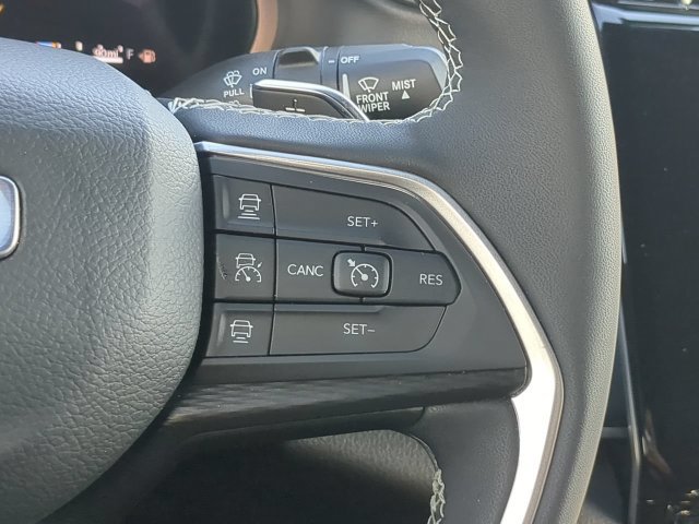 Certified 2025 Jeep Grand Cherokee Altitude AWD/4WD image 29