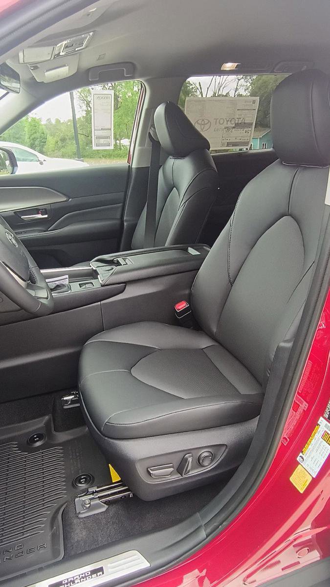 New 2026 Toyota Grand Highlander XLE image 10