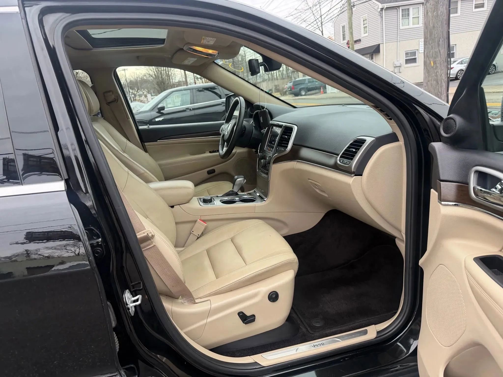 Used 2018 Jeep Grand Cherokee Limited w/ Trailer Tow Group IV image 26
