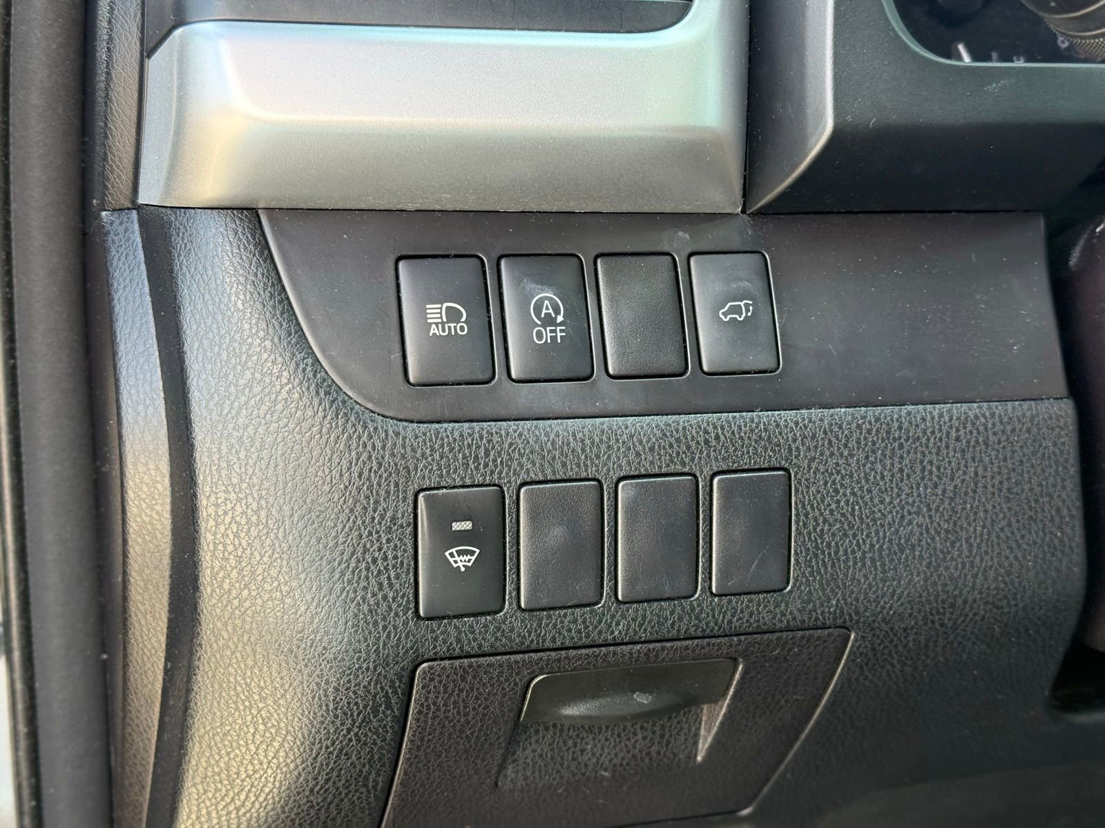 Used 2017 Toyota Highlander SE AWD/4WD image 28