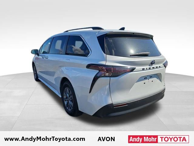 Used 2023 Toyota Sienna XLE image 5