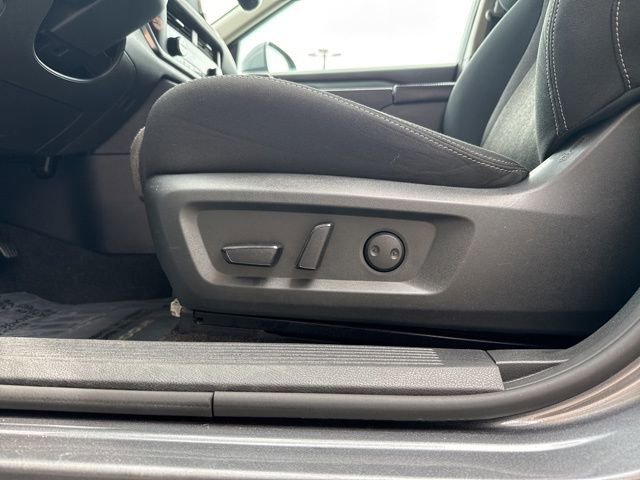 Used 2024 Nissan Rogue SV FWD image 8