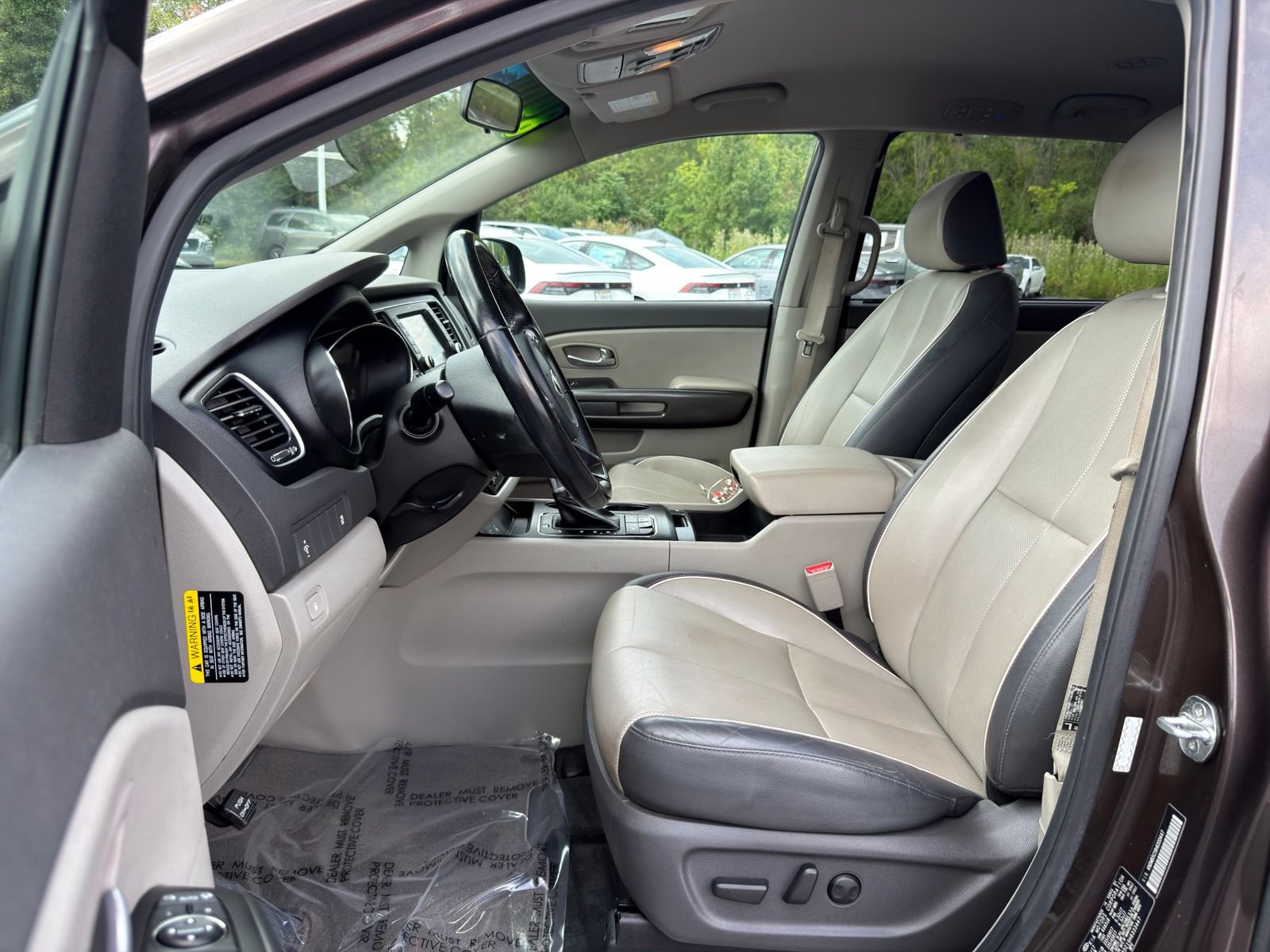 Used 2017 Kia Sedona LX w/ LX Essentials Premium Package FWD image 10