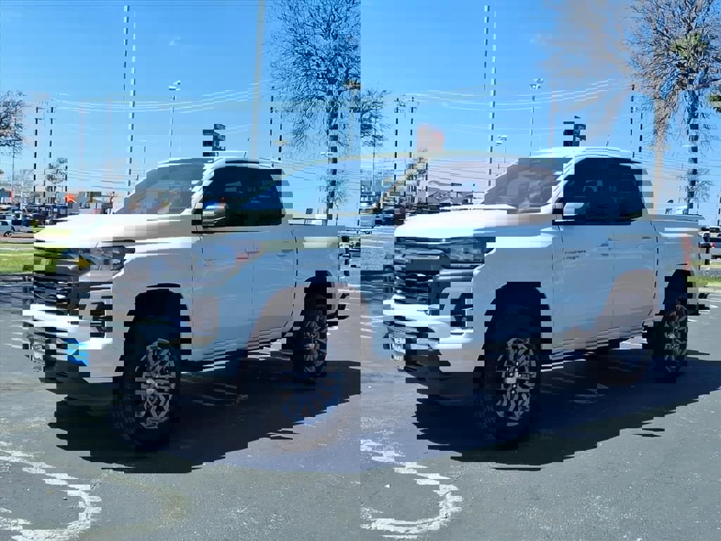 Used 2024 Chevrolet Colorado LT w/ LT Convenience Package image 4