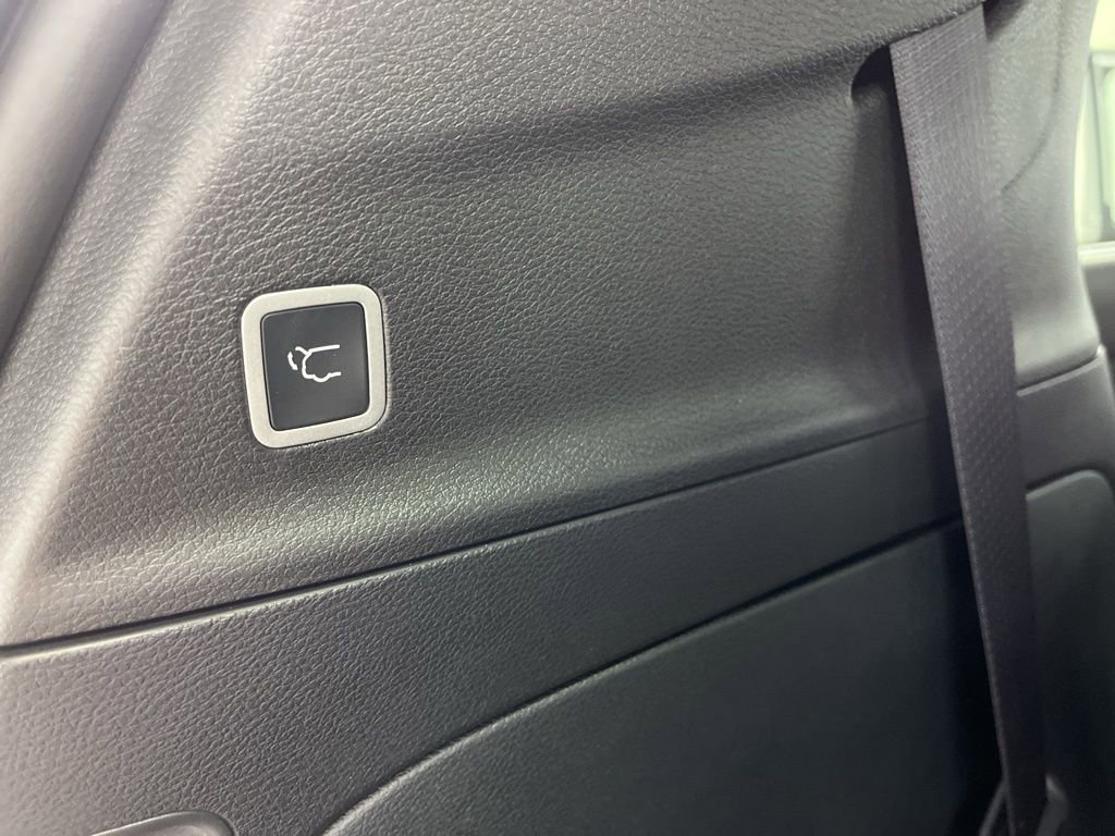 New 2026 Chrysler Pacifica Limited w/ Uconnect Theater Family Group image 26