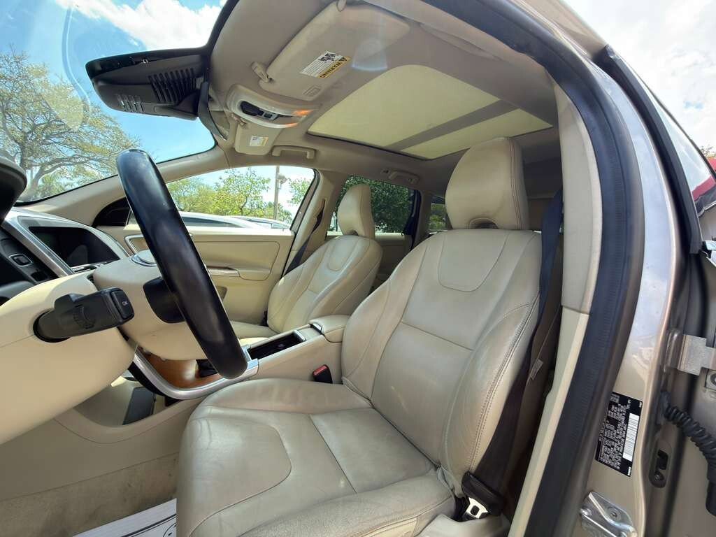 Used 2015 Volvo XC60 T5 Platinum image 11