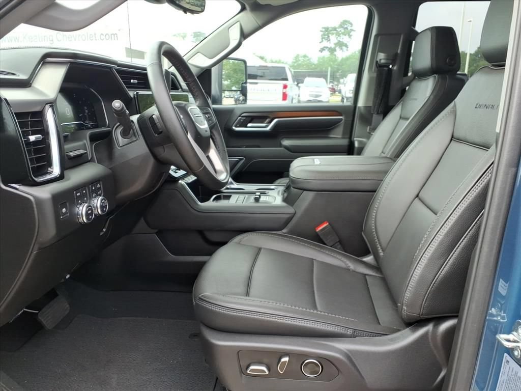 Used 2025 GMC Sierra 3500 Denali w/ Technology Package AWD/4WD image 19