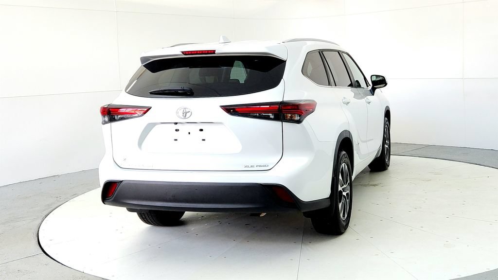 Certified 2024 Toyota Highlander XLE AWD/4WD image 5