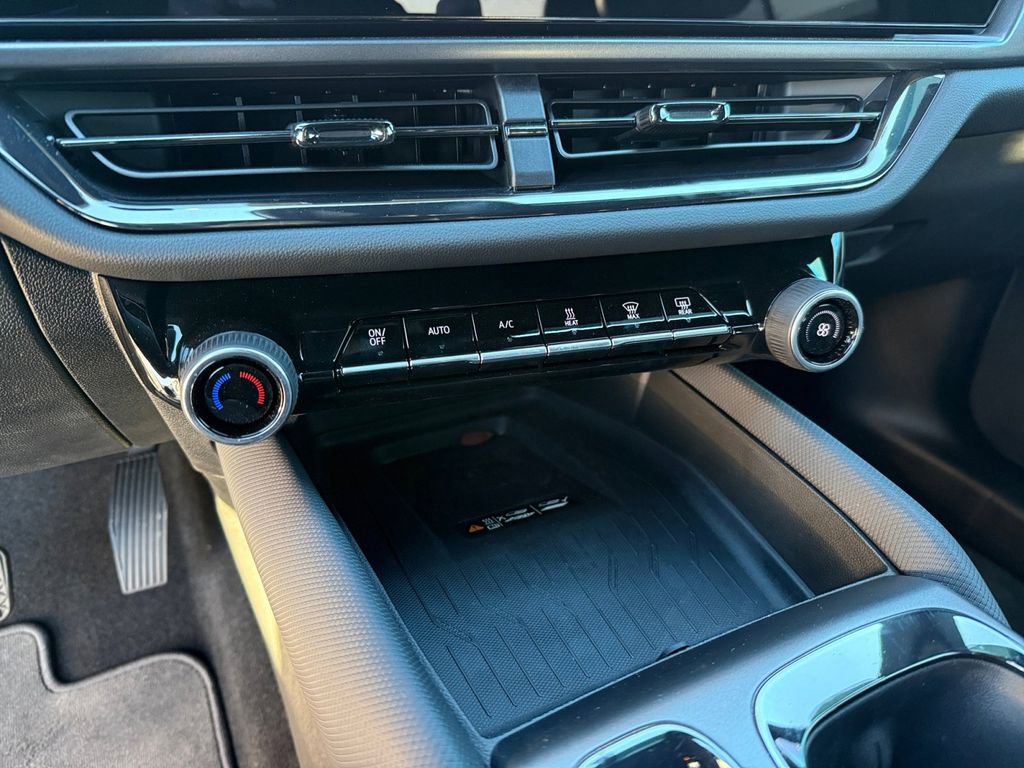 Certified 2025 Chevrolet Equinox EV RS image 18