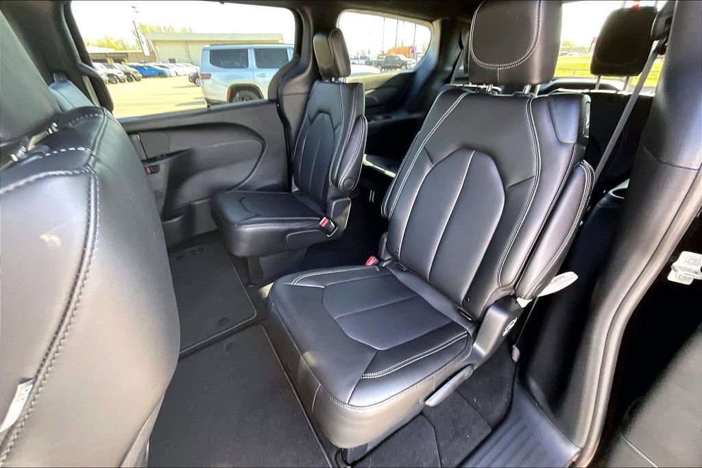 New 2026 Chrysler Pacifica Select FWD image 10