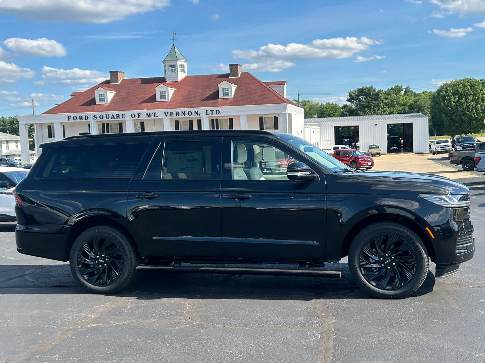 New 2027 Lincoln Navigator L Reserve w/ Jet Appearance Package AWD/4WD image 3