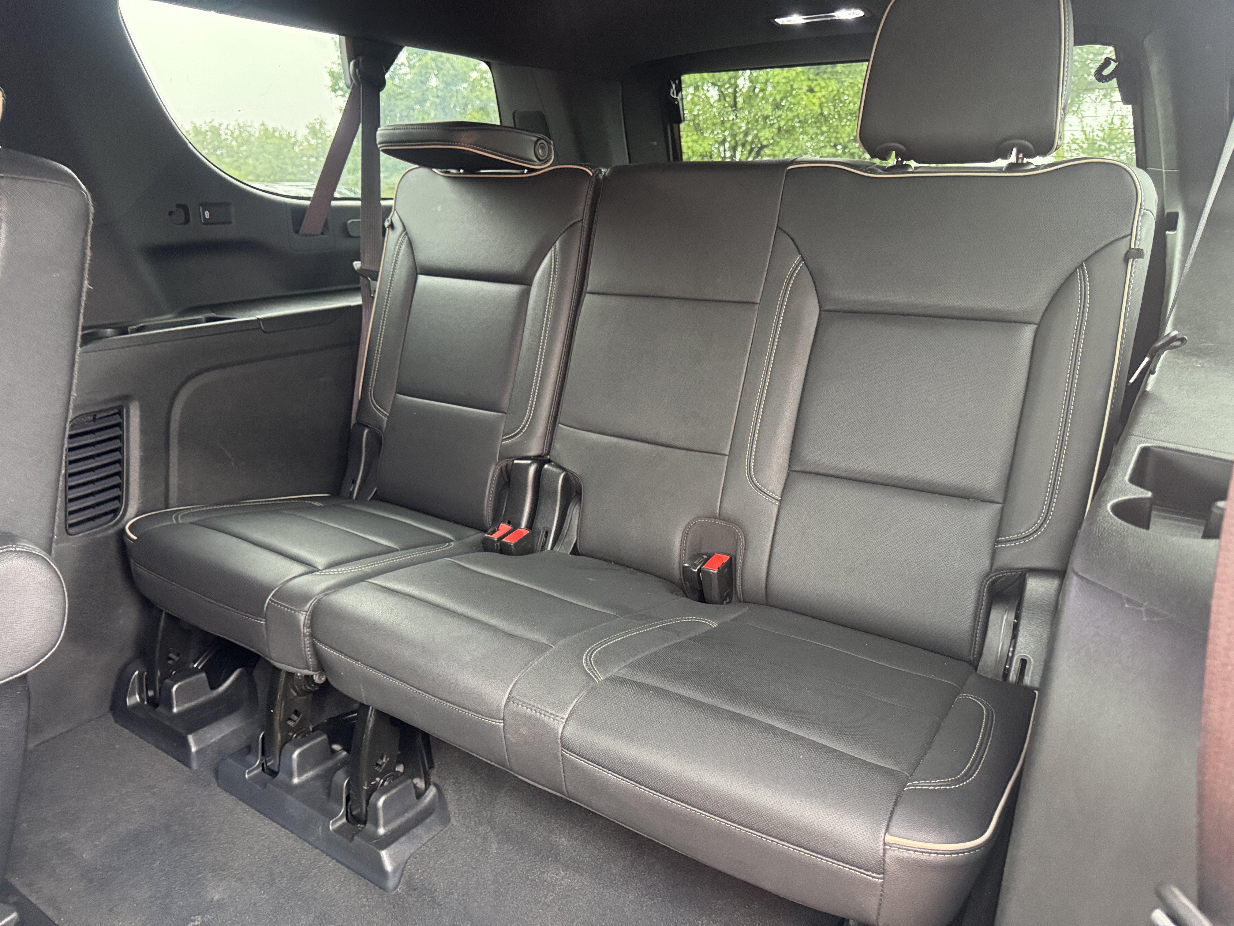 Used 2022 Chevrolet Suburban Premier AWD/4WD image 16