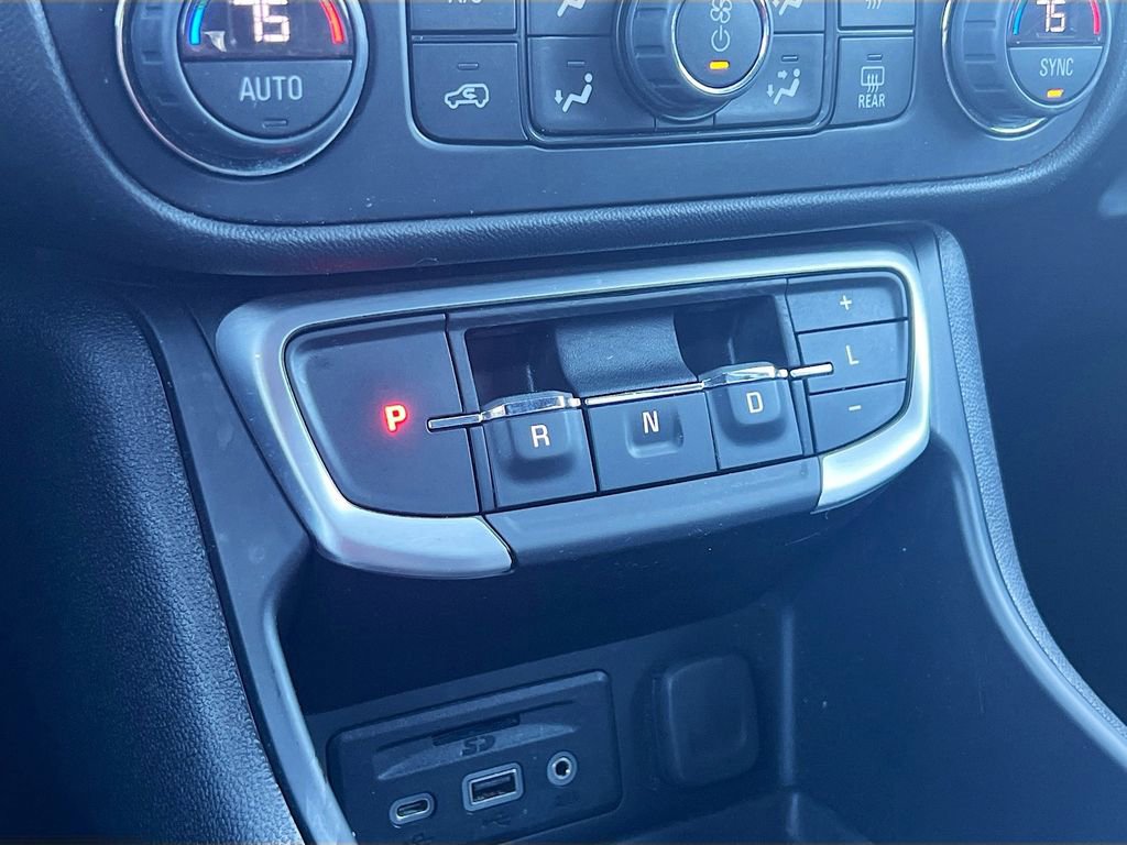 Used 2024 GMC Terrain SLT image 16