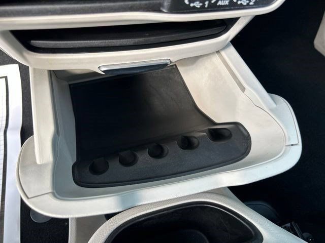 Used 2024 Chrysler Pacifica Limited FWD image 35