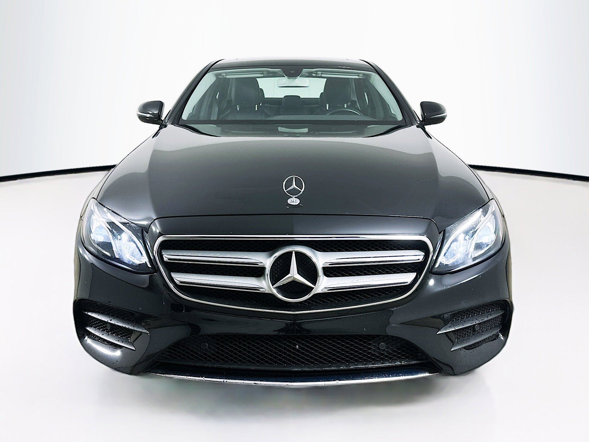 Used 2017 Mercedes-Benz E 300 4MATIC image 2