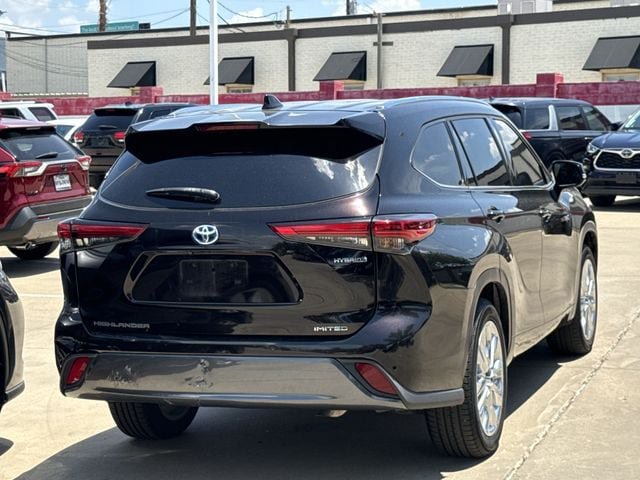 Used 2021 Toyota Highlander Limited FWD image 4