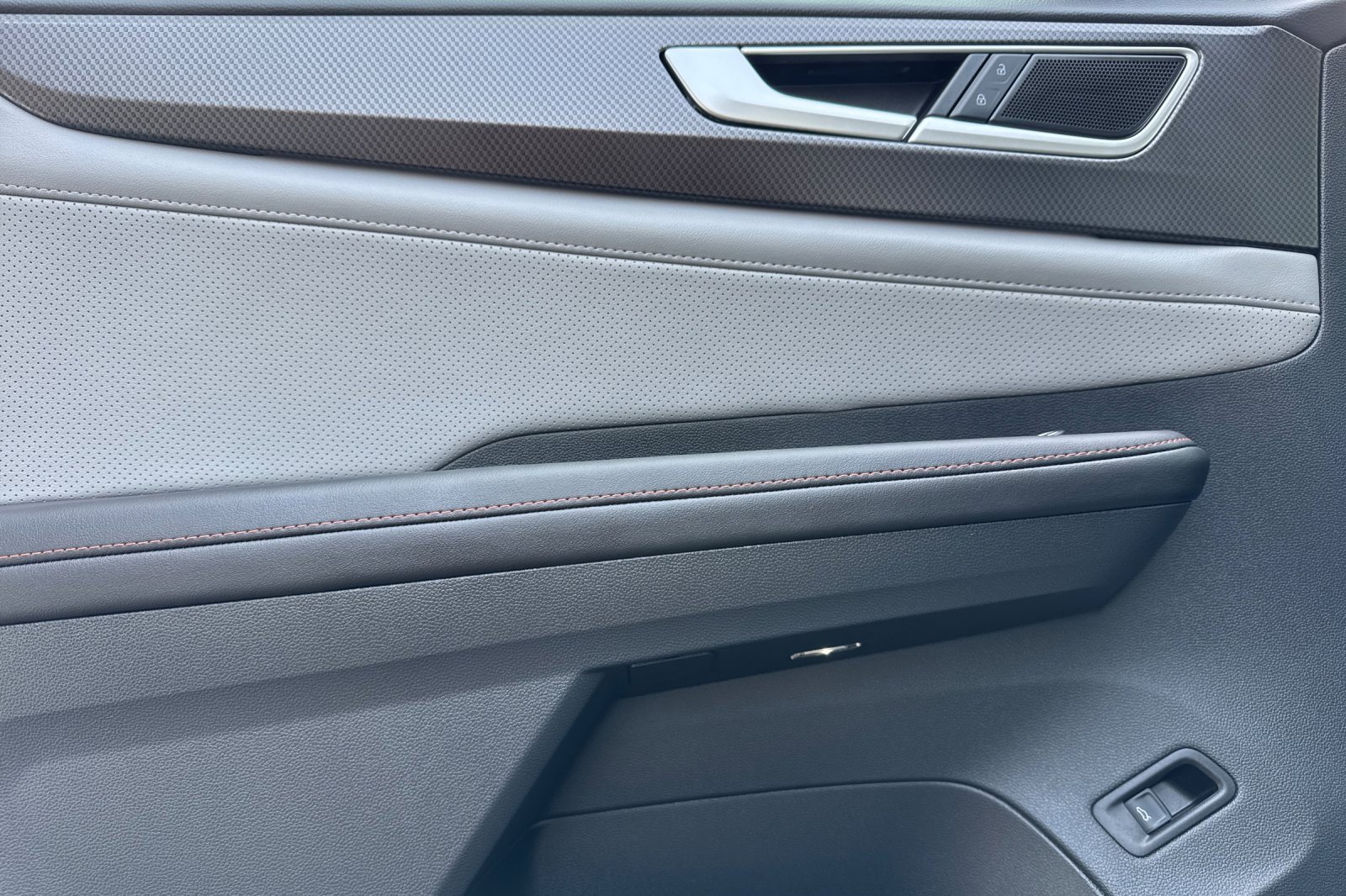 New 2025 Volkswagen Atlas Peak Edition SE image 9