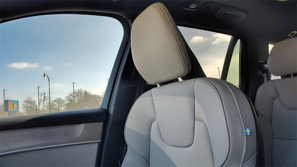 New 2026 Volvo XC90 B6 Plus image 24