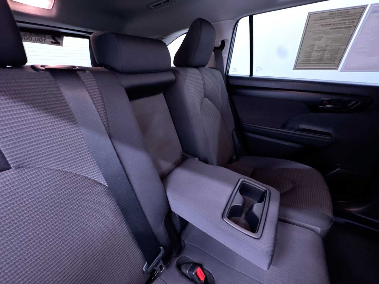 Used 2025 Toyota Highlander LE FWD image 38